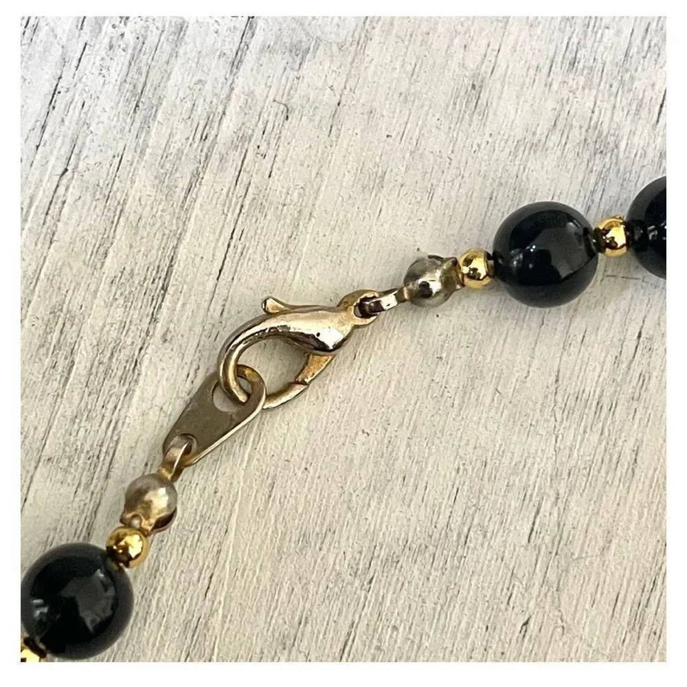 Black and gold tone beaded necklace - Picture 8 of 10